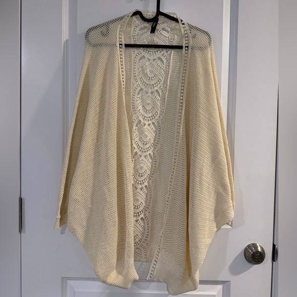 Torrid Plus Size Medallion Knit Ruana - Picture 3 of 9